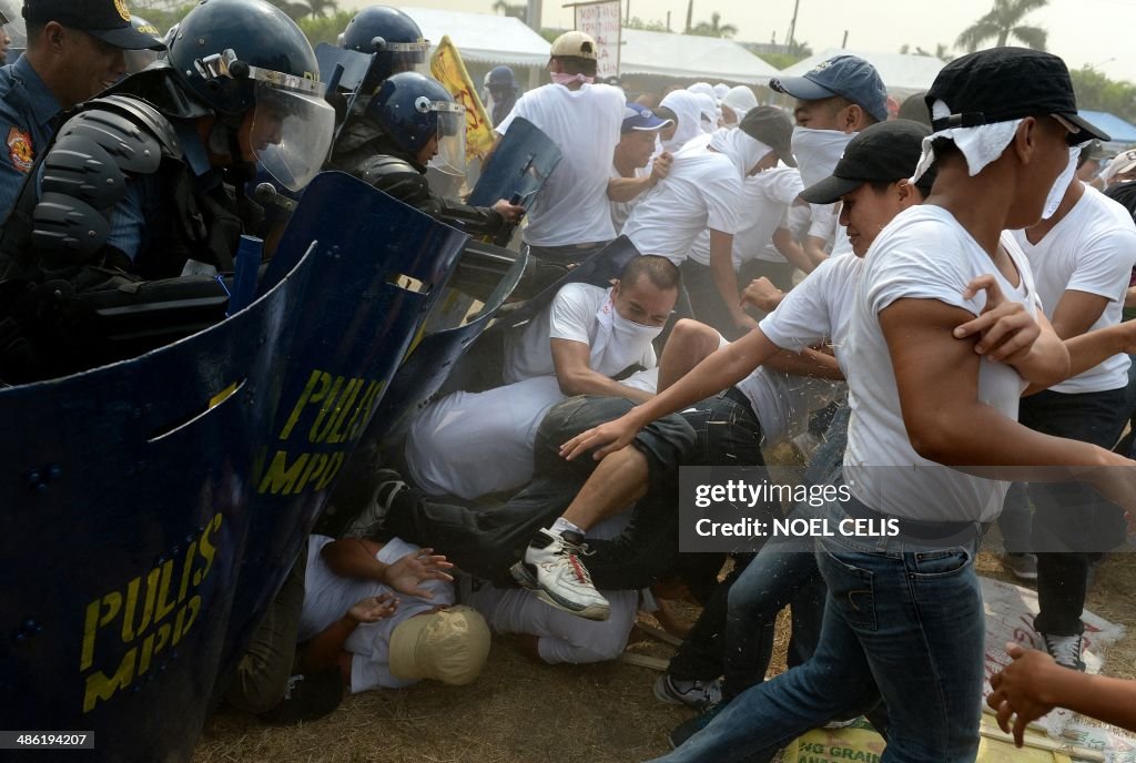 TOPSHOT-PHILIPPINES-US-PROTEST-DRILL