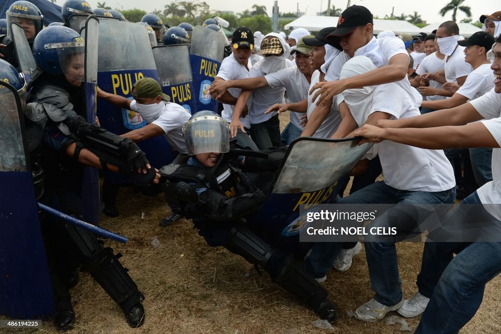 TOPSHOT-PHILIPPINES-US-PROTEST-DRILL