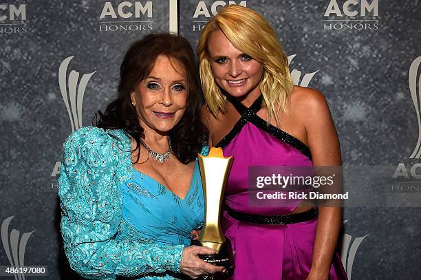 Loretta Lynn and Miranda Lambert pose backstage during the 9th Annual ACM Honors at the Ryman Auditorium on September 1, 2015 in Nashville, Tennessee.