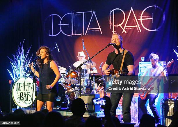 Della Rae Singers Elizabeth Hopkins and Ian Holljes of Delta Rae perform at ...