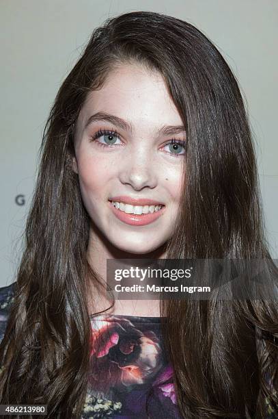 Actress Elizabeth Hunter attends '90 Minutes In Heaven' Atlanta premiere at Fox Theater on September 1, 2015 in Atlanta, Georgia.