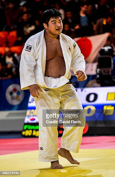 With the score level in the final men's team match, Takeshi Ojitani of Japan had to beat Sung-Min Kim of Korea and did so by a single shido to give...