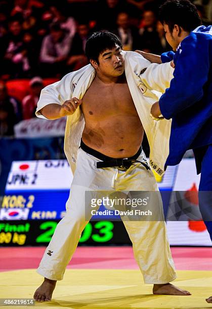 With the score level in the final men's team match, Takeshi Ojitani of Japan had to beat Sung-Min Kim of Korea and did so by a single shido to give...