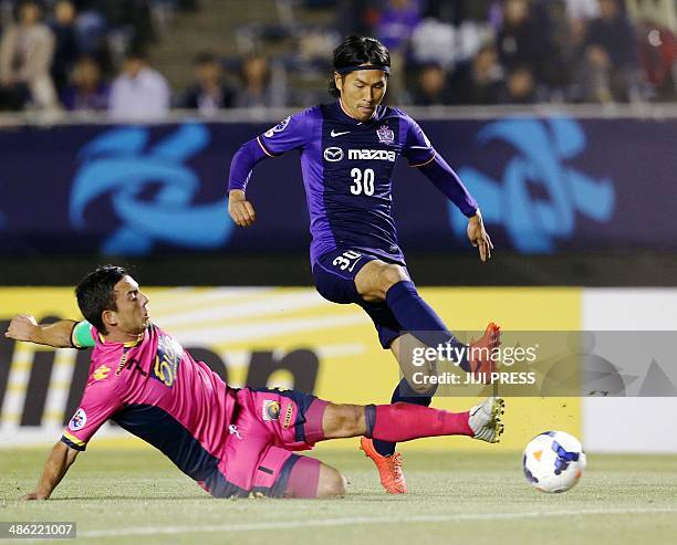 Japan's Sanfrecce Hiroshima midfielder Kosei Shibasaki and Australia's Central Coast Mariners goalie Justin Pasfield fight for the ball during the...