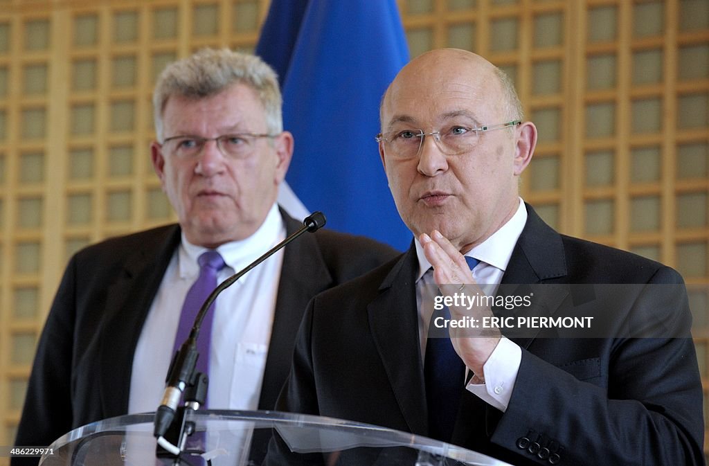 FRANCE-ECONOMY-BUDGET-DEBT-SAPIN-ECKERT