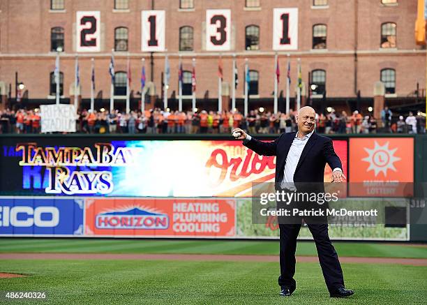 Cal Ripken Corner 466 Hall Of Famer Cal Ripken Jr Photos & High Res Pictures - Getty Images
