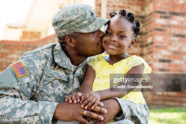 american soldier and daughter - real tree camo pattern stock pictures, royalty-free photos & images