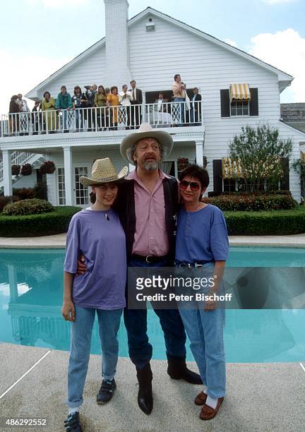 "Karl Dall, Ehefrau Barbara Dall , Tochter Janina Dall, RTL-Show ""Dall-as"" am auf der Southfork Ranch bei Parker in Texas, USA. "