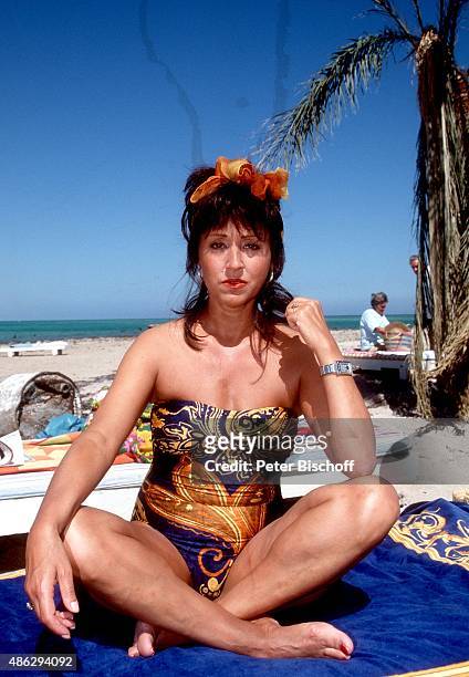 "Hildegard Krekel, ARD-Reihe ""Wilde Herzen"", Folge ""Club las Piranhas"" am im ""Sonesta Beach Resort Hotel"" in Hurghada in Ägypten. "