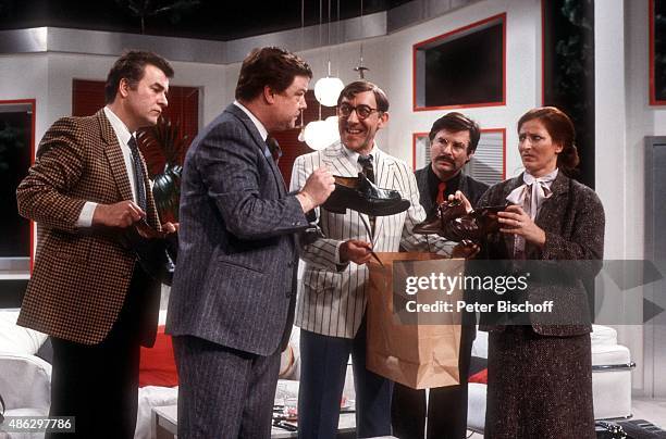 "Joachim Kerzel, Hans-Werner Bussinger, Dieter Hallervorden, Wolfgang Ziffer, Constanze Harpen, ZDF-Film ""Laus im Pelz"" am in Berlin, Deutschland. "