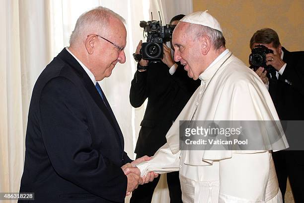 Pope Francis meets Israeli President Reuven Rivlin at his private library in the Apostolic Palace on September 3, 2015 in Vatican City, Vatican. The...