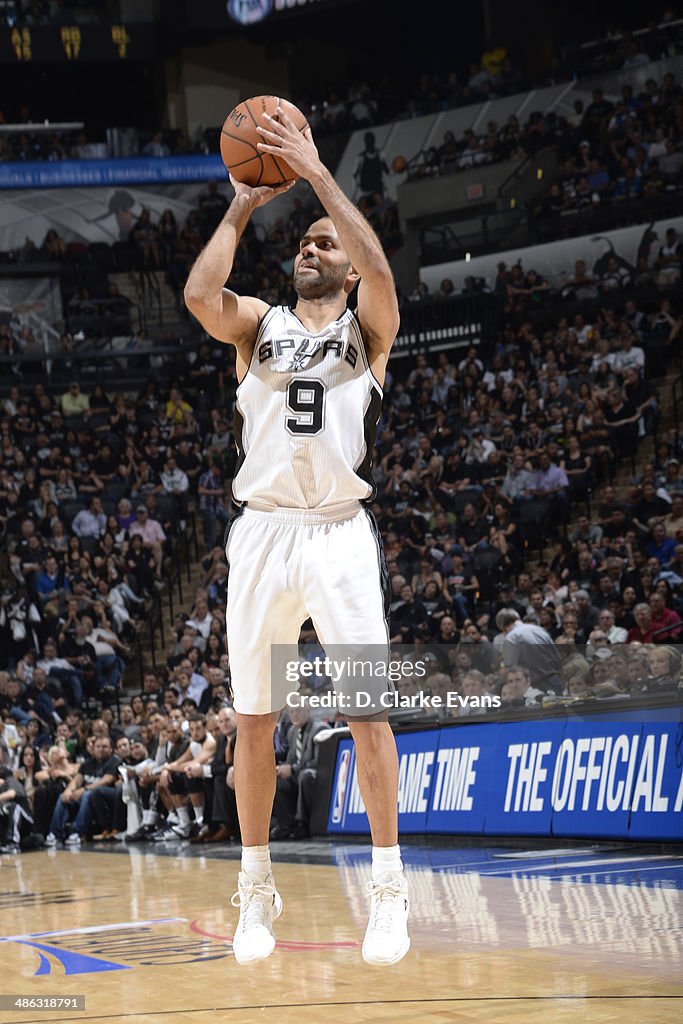 Dallas Mavericks v San Antonio Spurs - Game Two