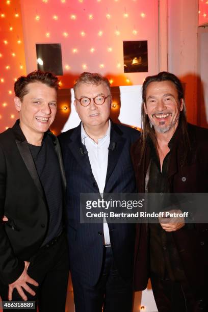 Singer Benabar, main guest of the show, Dominique Besnehard and singer Florent Pagny attend the 'Vivement Dimanche' French TV show. Held at Pavillon...