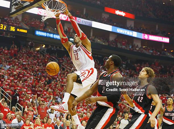 Dwight Howard of the Houston Rockets dunks over Wesley Matthews and Robin Lopez of the Portland Trail Blazers during the first half in Game Two of...