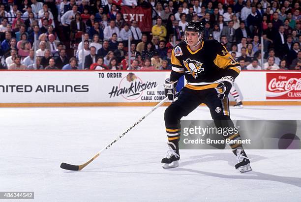 Ron Francis of the Pittsburgh Penguins skates on the ice during Game 3 of the 1992 Stanley Cup Finals against the Chicago Blackhawks on May 30, 1992...