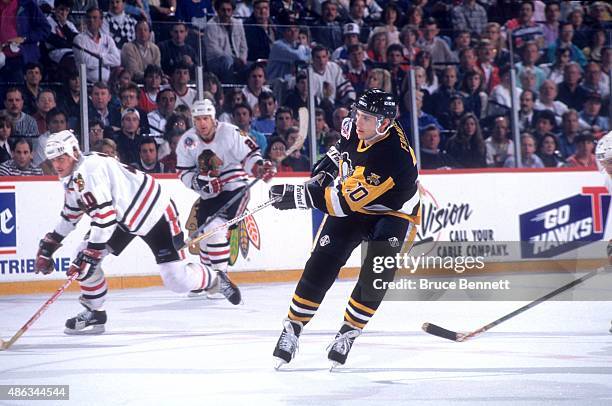 Ron Francis of the Pittsburgh Penguins passes the puck during Game 3 of the 1992 Stanley Cup Finals against the Chicago Blackhawks on May 30, 1992 at...