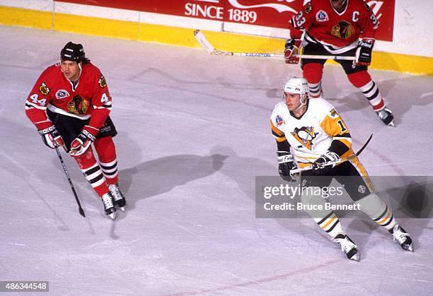 Ron Francis of the Pittsburgh Penguins and Mike Peluso of the Chicago Blackhawks follow the play during Game 1 of the 1992 Stanley Cup Finals on May...