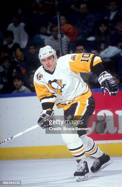Ron Francis of the Pittsburgh Penguins skates on the ice during an NHL game against the New York Islanders circa 1992 at the Nassau Coliseum in...