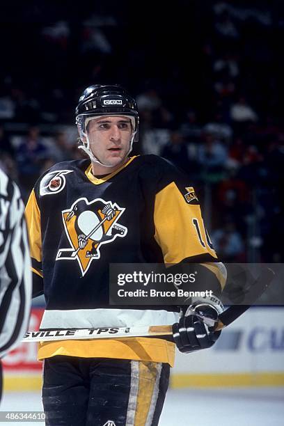 Ron Francis of the Pittsburgh Penguins skates on the ice during an NHL game against the New York Islanders circa 1992 at the Nassau Coliseum in...