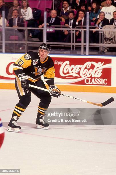 Ron Francis of the Pittsburgh Penguins skates on the ice during an NHL game against the New York Ragners on November 11, 1991 at the Madison Square...