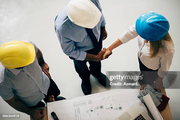 shaking hands - construction contract stock pictures, royalty-free photos & images