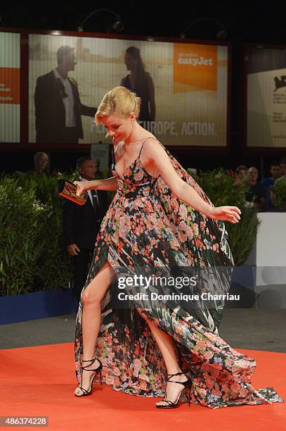 Elizabeth Banks attends a premiere for 'Beasts Of No Nation' during the 72nd Venice Film Festival at Sala Grande on September 3, 2015 in Venice,...