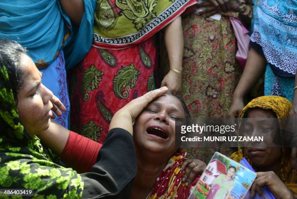 906 2013 Garment Factory Collapse In Dhaka Photos and Premium High Res Pictures - Getty Images