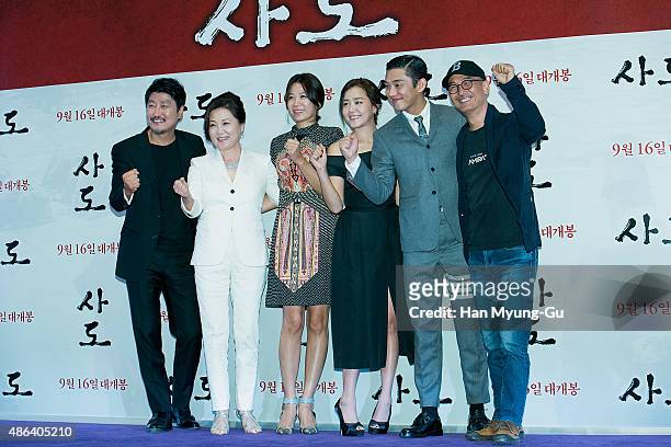 South Korean actors Song Kang-Ho, Kim Hae-Sook, Jeon Hye-Jin, Moon Geun-Young, Yoo Ah-In and director Lee Jun-Ik attend the press conference for...