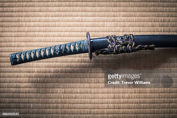 the handle of a traditional japanese sword - sword fotografías e imágenes de stock