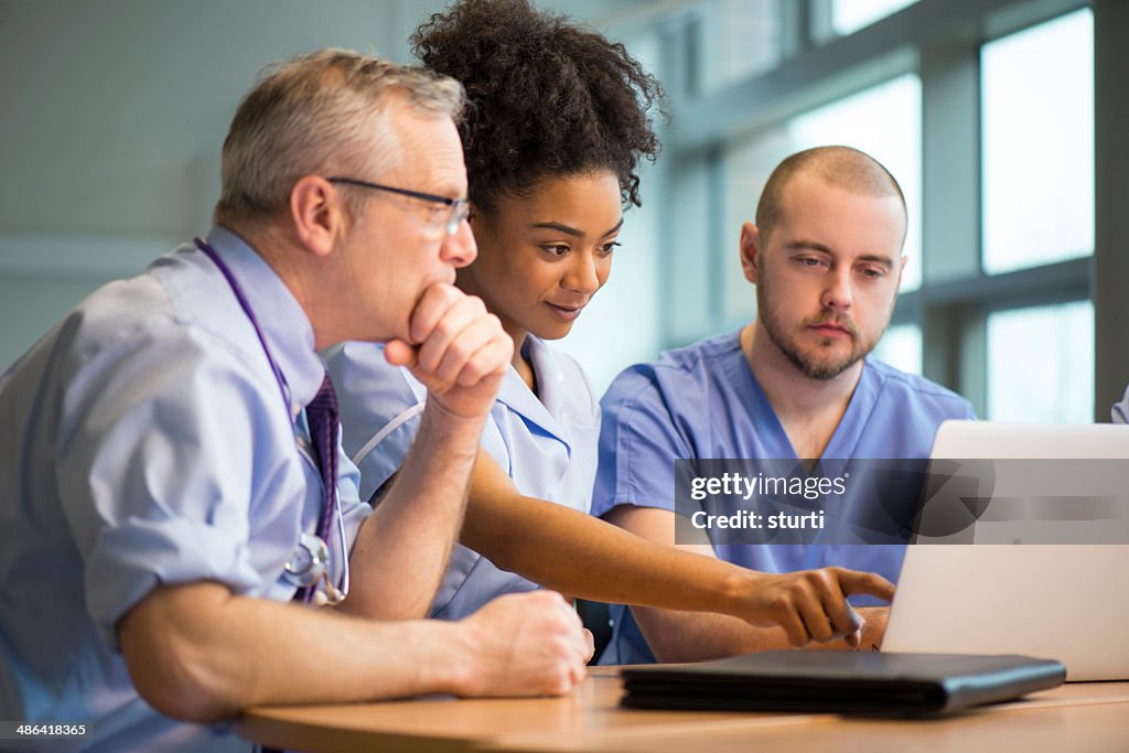 Personnel médical réunion