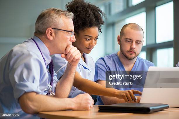 medical staff meeting - three people working together stock pictures, royalty-free photos & images