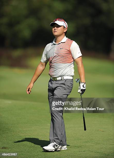Richard T Lee of Canada plays a shot during round one of the CIMB Niaga Indonesian Masters at Royale Jakarta Golf Club on April 24, 2014 in Jakarta,...