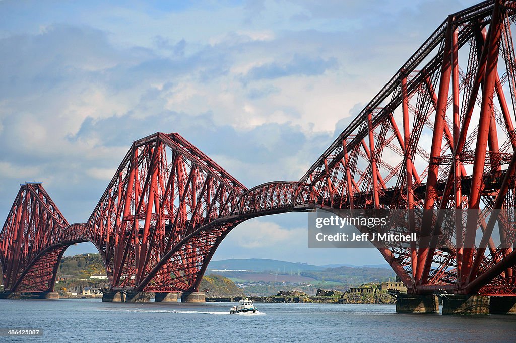 Iconic Scottish Landmarks: Forth Bridges