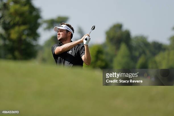Jeff Overton takes his shot on the 2nd during Round One of the Zurich Classic of New Orleans at TPC Louisiana on April 24, 2014 in Avondale,...