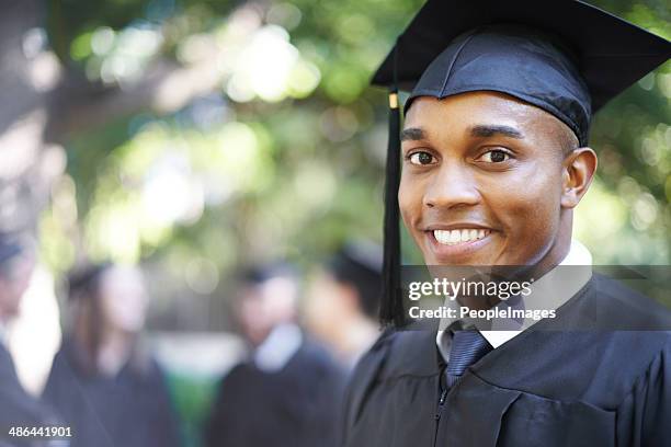 nothing is going to hold me back! - graduation gown 個照片及圖片檔