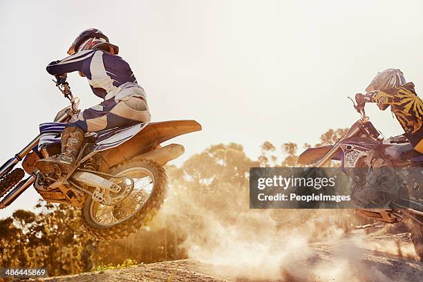 on this very track, a fierce rivalry was born - off road vehicle stock pictures, royalty-free photos & images