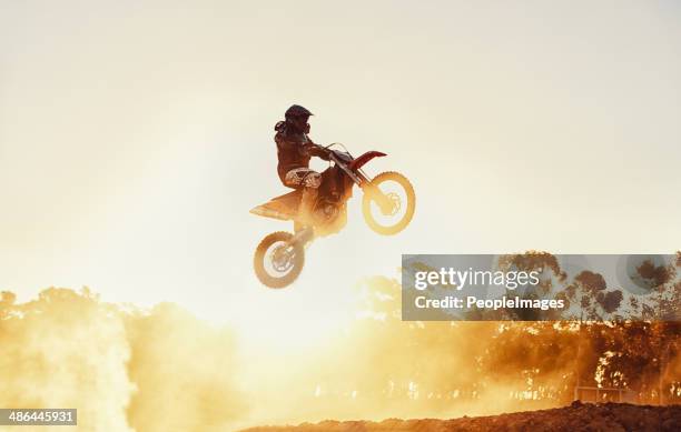 he's way out in front - motor racing track stockfoto's en -beelden