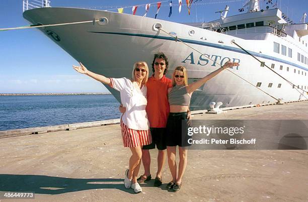 Marlene Charell, Tochter Angelina Pappini, Ehemann Christian Fresz am , Adelaide, Australien.