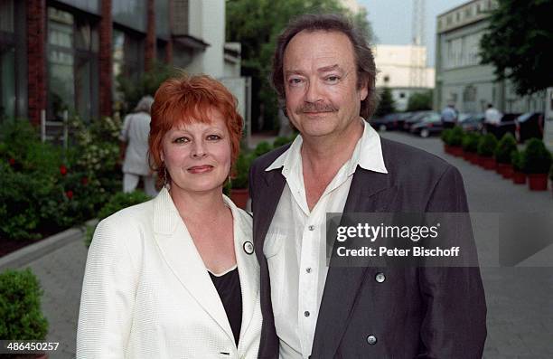 Loni von Friedl, Lebensgefährte Jürgen Schmidt, Feier zum 50/ Geburtstag von "Klein Hollywood" im "Studio Hamburg" am , Hamburg, Deutschland.