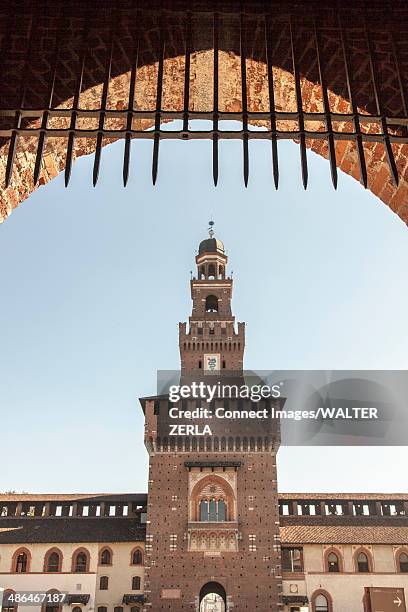 gateway and portcullis, castello sforzesco, milan, italy - castello sforzesco stock-fotos und bilder