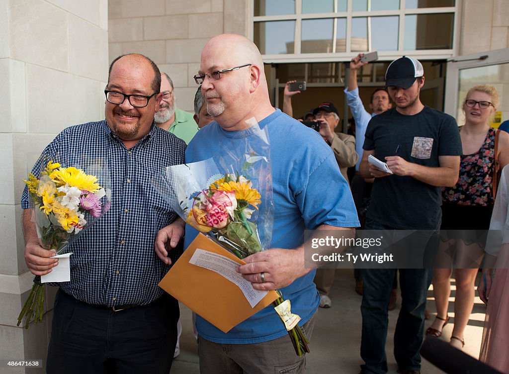 KY County Clerk Deputies To Issue Marriage Licenses After Kim Davis Is Jailed