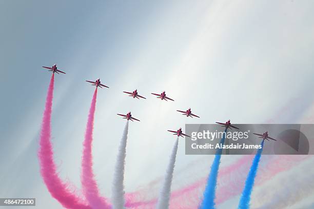 red arrows en rhyl airshow-phoenix - ejército británico fotografías e imágenes de stock