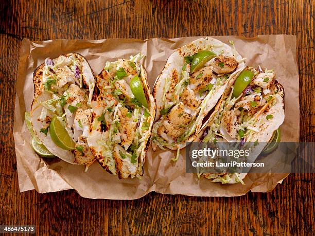 tacos de pescado - dolphin fish fotografías e imágenes de stock