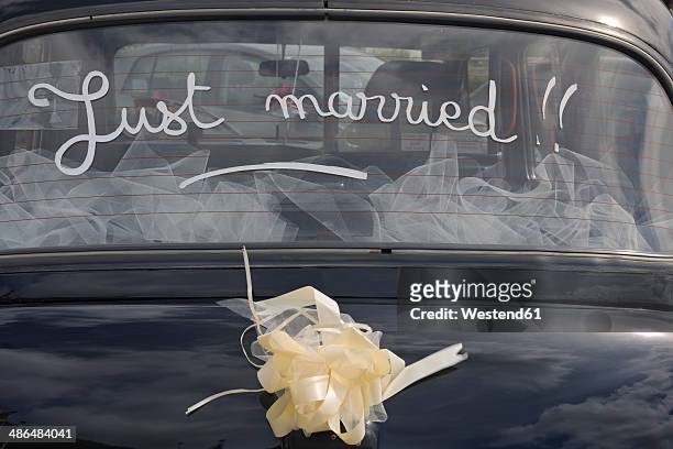 france, bretagne, finistere, london taxi international, car window with inscription just married - wedding symbols stock pictures, royalty-free photos & images
