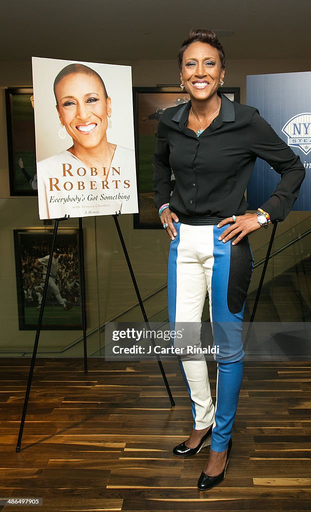 Mamarazzi Luncheon Toasting Robin Roberts