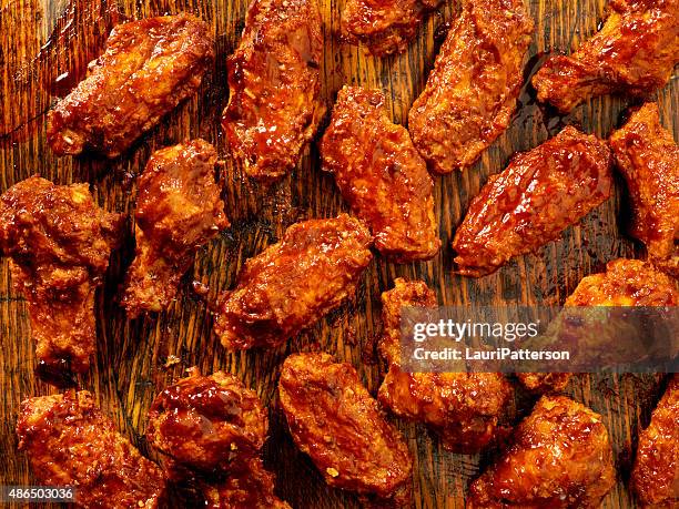 bbq sauce chicken wings - buffalo wings stock pictures, royalty-free photos & images