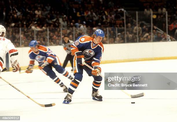 Wayne Gretzky of the Edmonton Oilers skates on the ice during an NHL game against the New Jersey Devils on November 11, 1982 at the Brendan Byrne...