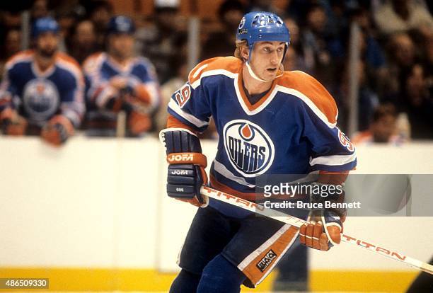 Wayne Gretzky of the Edmonton Oilers skates on the ice during an NHL game against the New Jersey Devils on November 11, 1982 at the Brendan Byrne...
