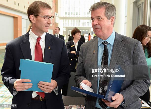 Chris Boysen, Senior VP, ALSAC/St. Jude Children's Research Hospital chats with Nashville Mayor Karl Dean prior to the St. Jude Country Music...