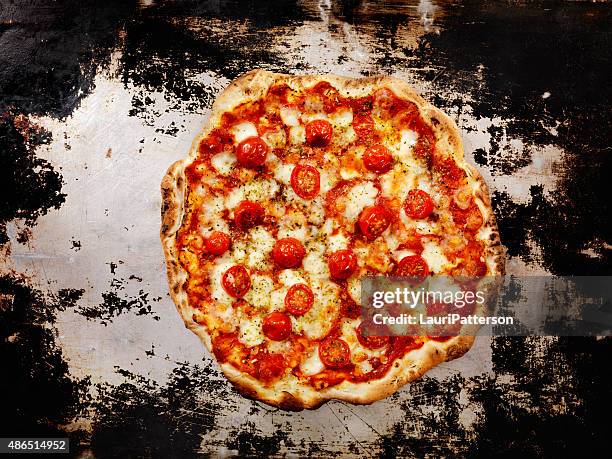 forno oven pizza, marinara pizza - thin stock pictures, royalty-free photos & images